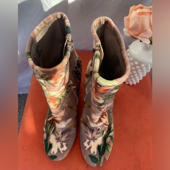Nine West floral velvet bootie size 7 - Picture 4 of 7